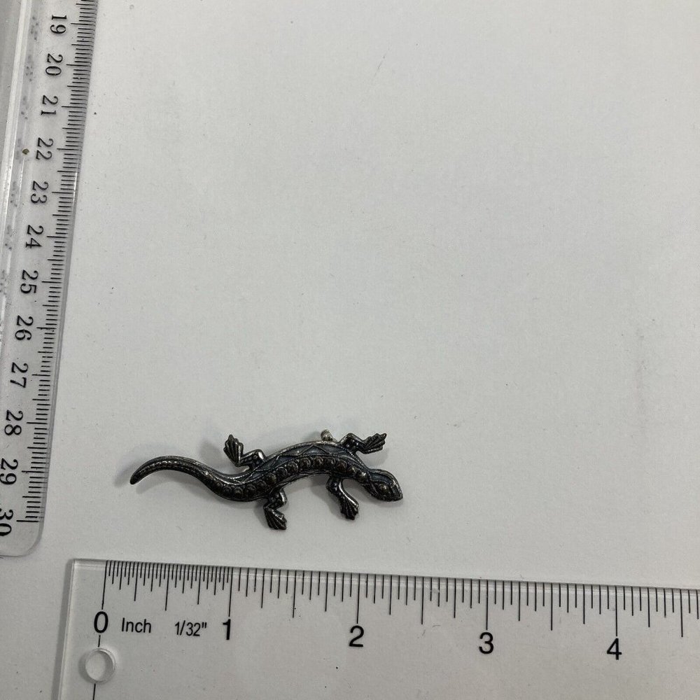 Vintage Women’s Silver Tone 2 Inch Lizard Brooch Etching Southwest Design - Picture 2 of 6